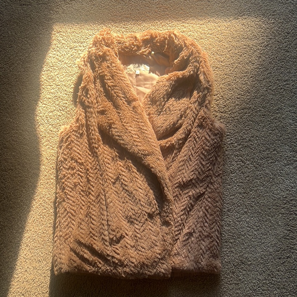 Wildflower, Tan faux fur Vest, size M